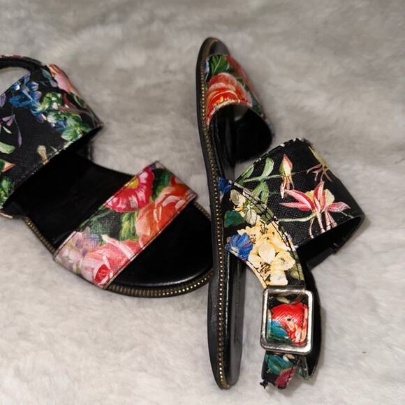 FOREVER 21 Floral Sandals - Picture 4 of 7